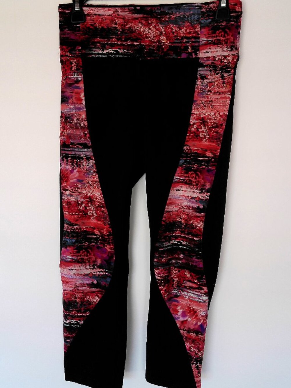 Lululemon Sweat and Repeat Capri Leggings Size 8 Black Multicolor High Waist